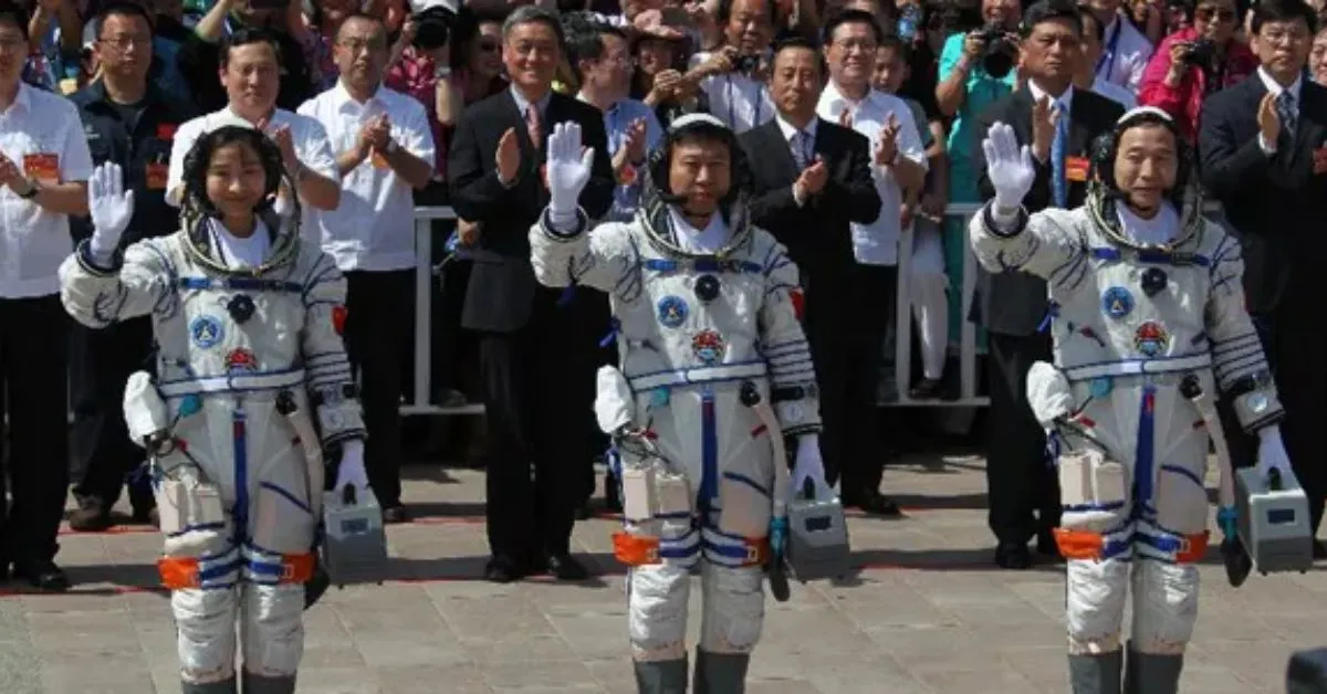 Shenzhou 9 crew