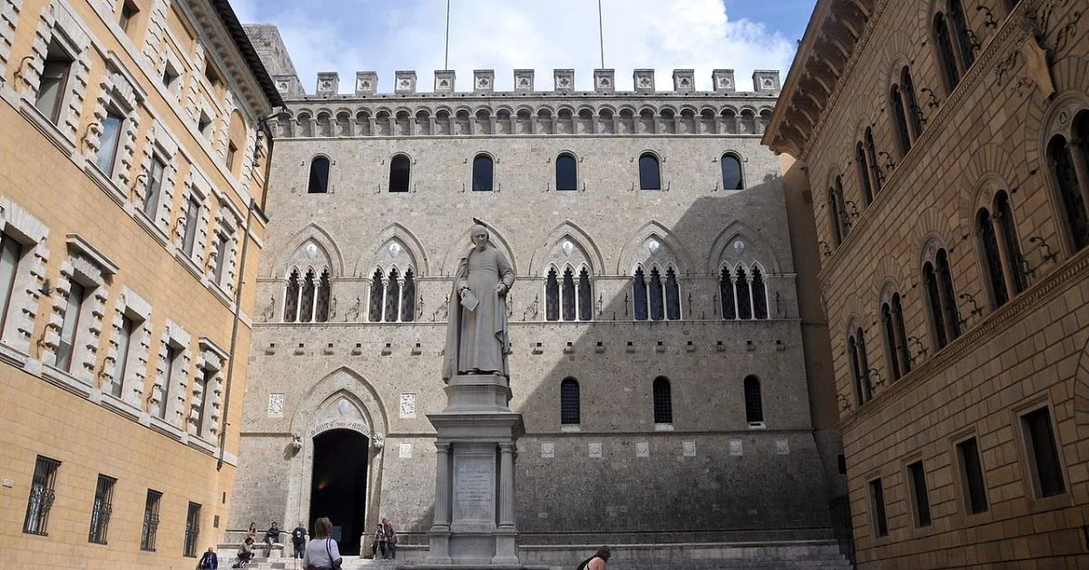 Monte dei Paschi di Siena Headquarter's Main Entrance, Palazzo Salimbeni, Siena